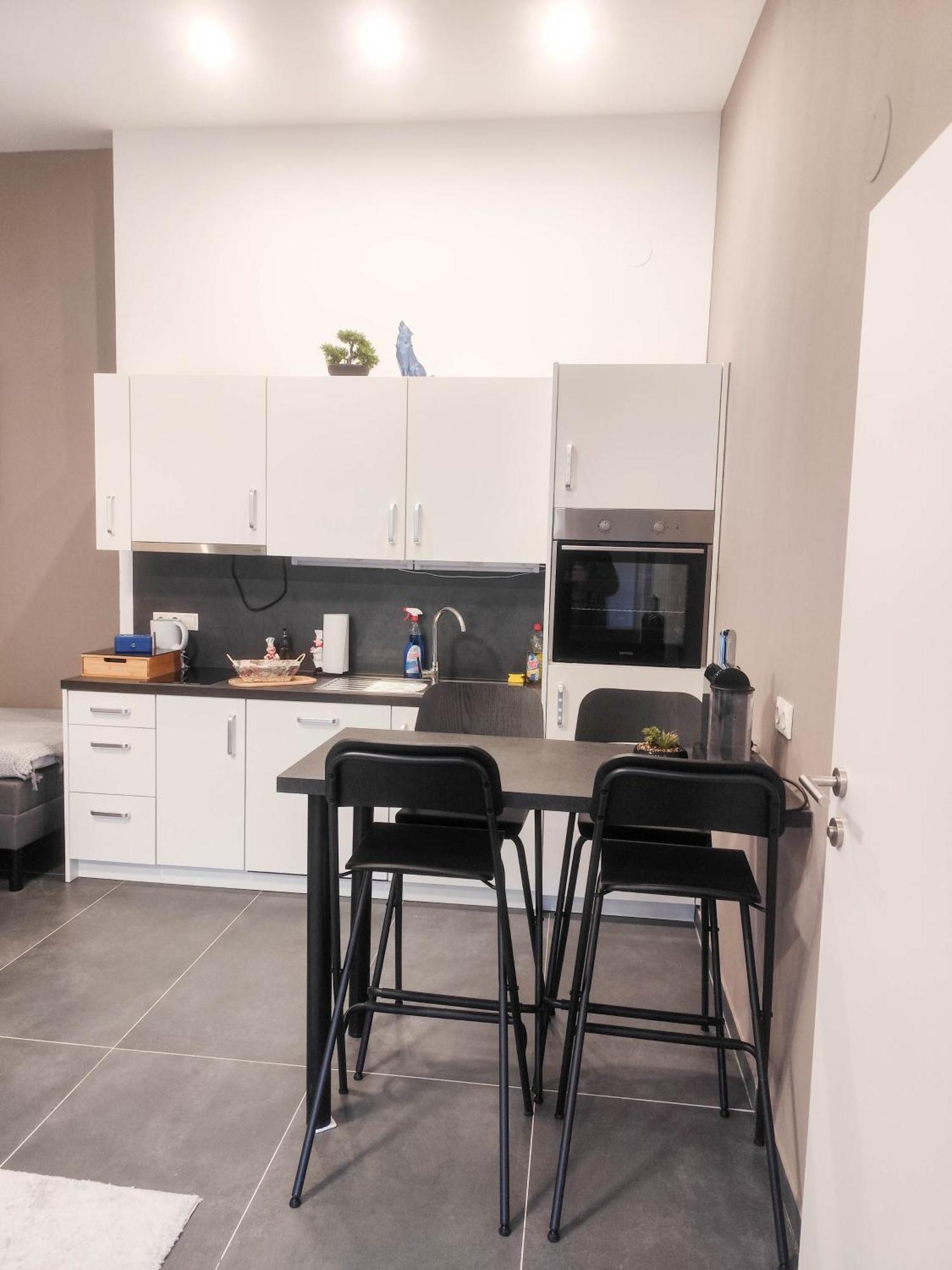 Cozy Apartments In Central Location With Free Parking Wina Bagian luar foto