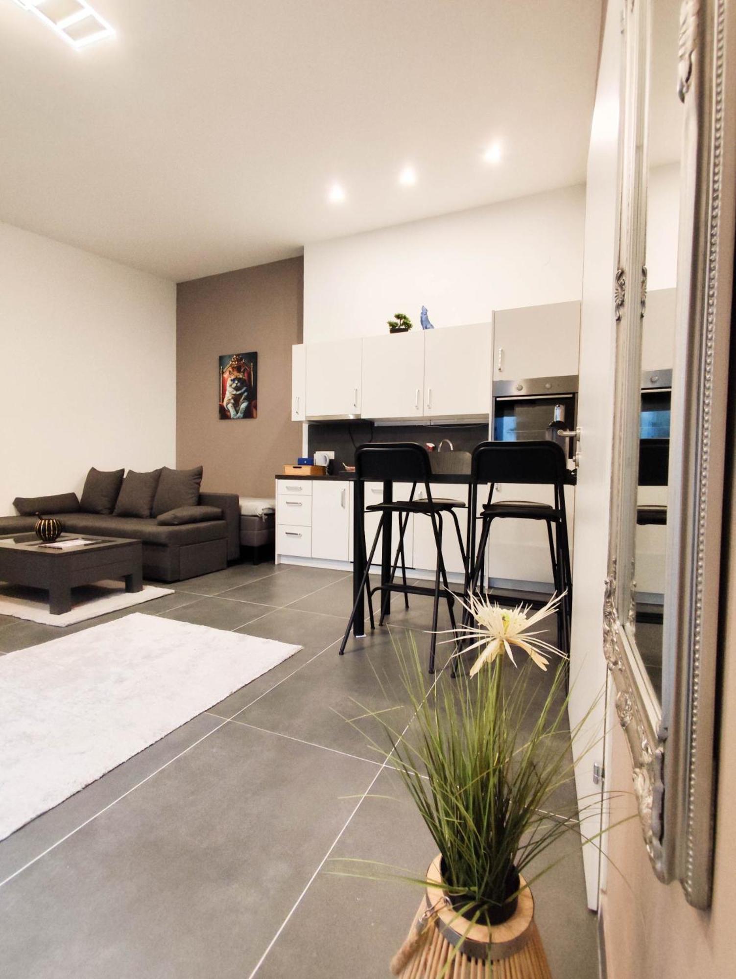 Cozy Apartments In Central Location With Free Parking Wina Bagian luar foto