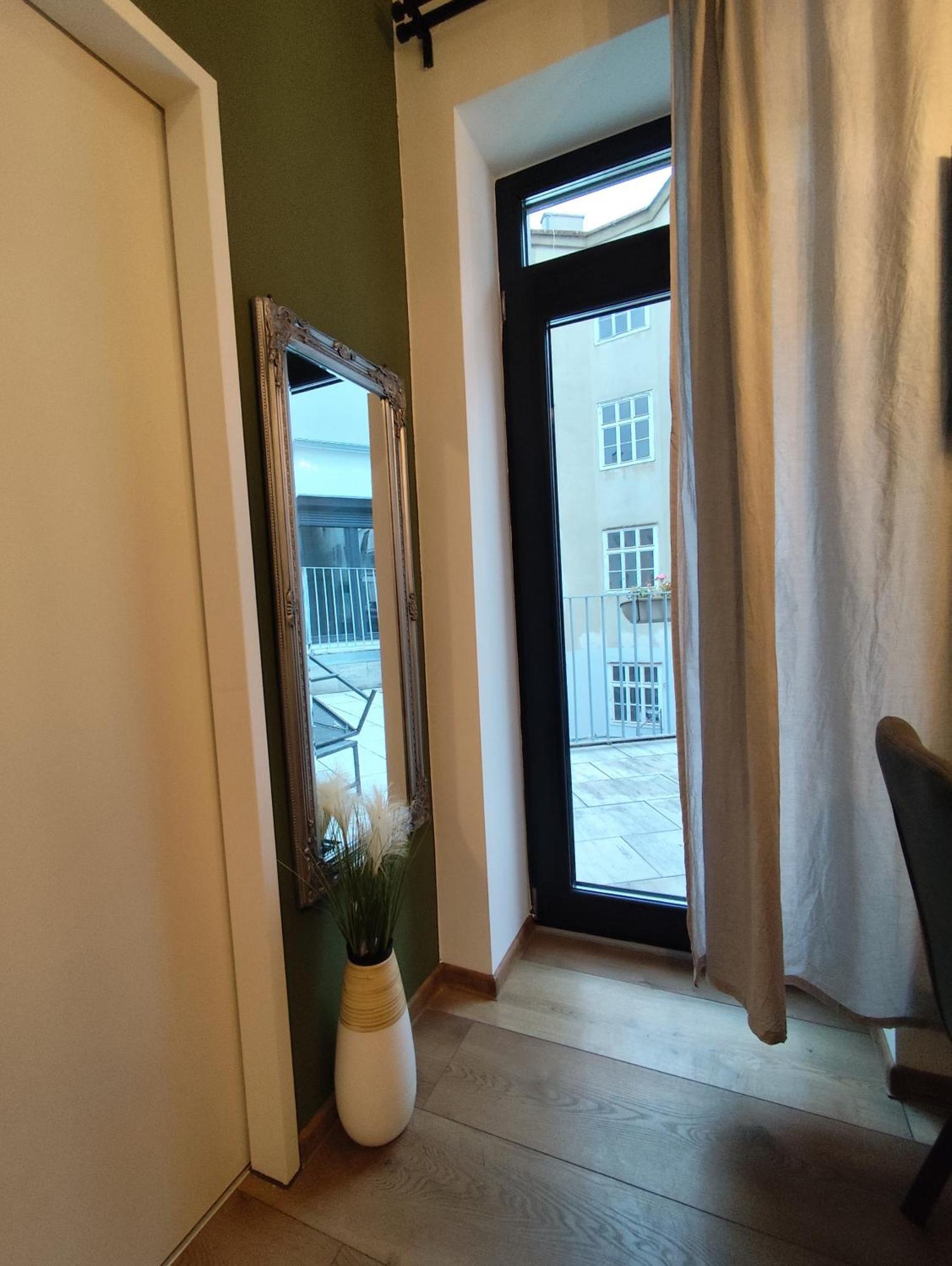 Cozy Apartments In Central Location With Free Parking Wina Bagian luar foto