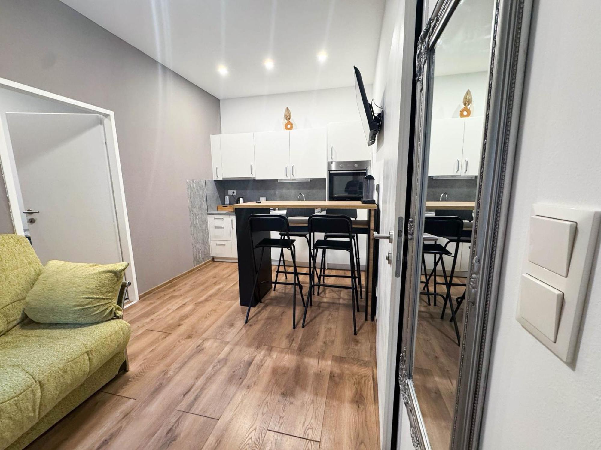 Cozy Apartments In Central Location With Free Parking Wina Bagian luar foto