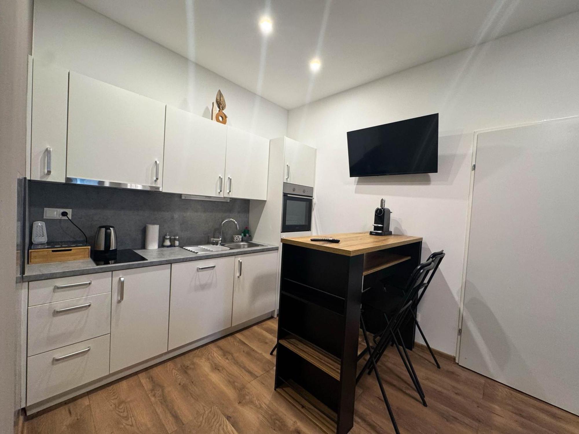 Cozy Apartments In Central Location With Free Parking Wina Bagian luar foto