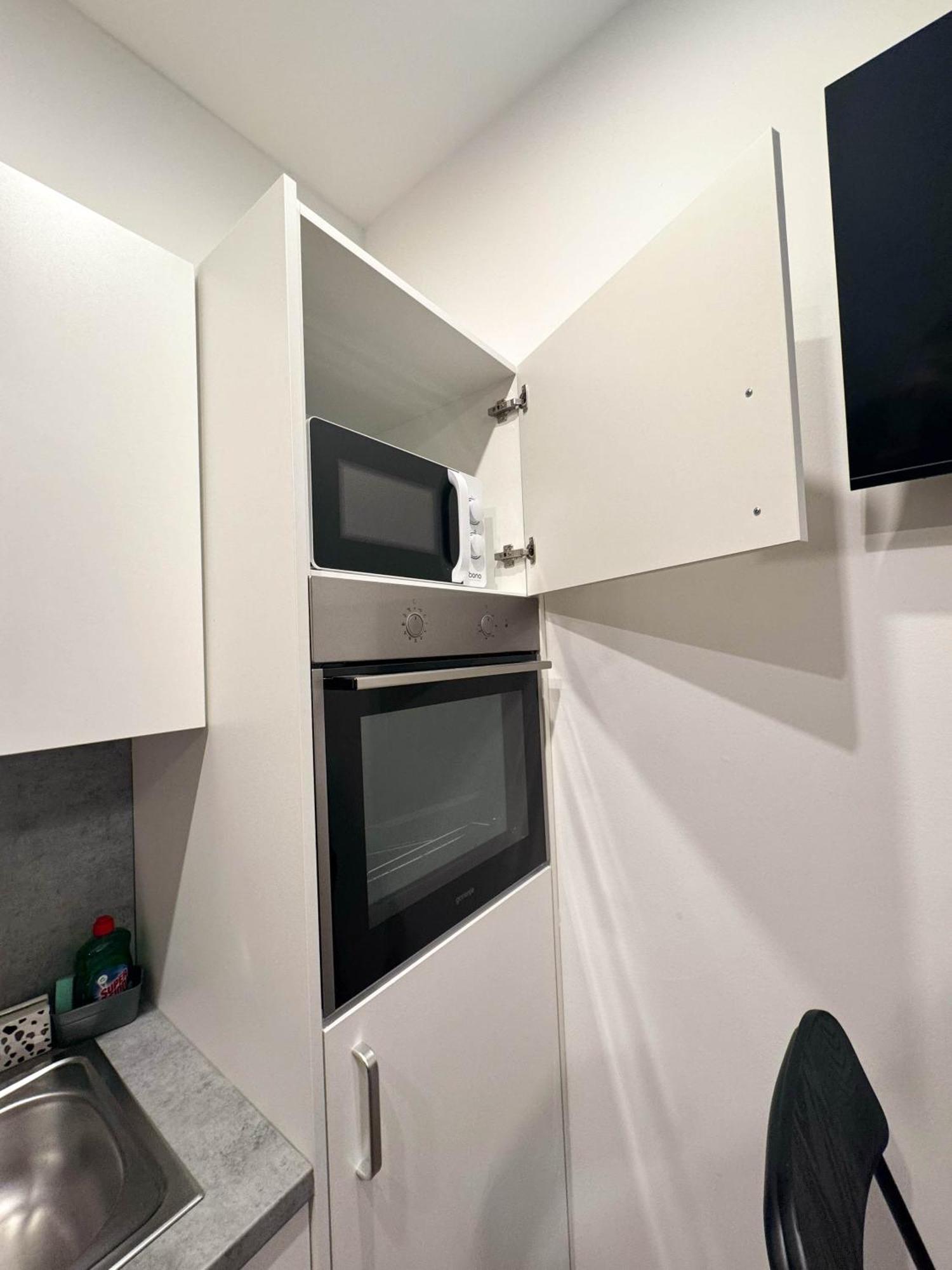 Cozy Apartments In Central Location With Free Parking Wina Bagian luar foto