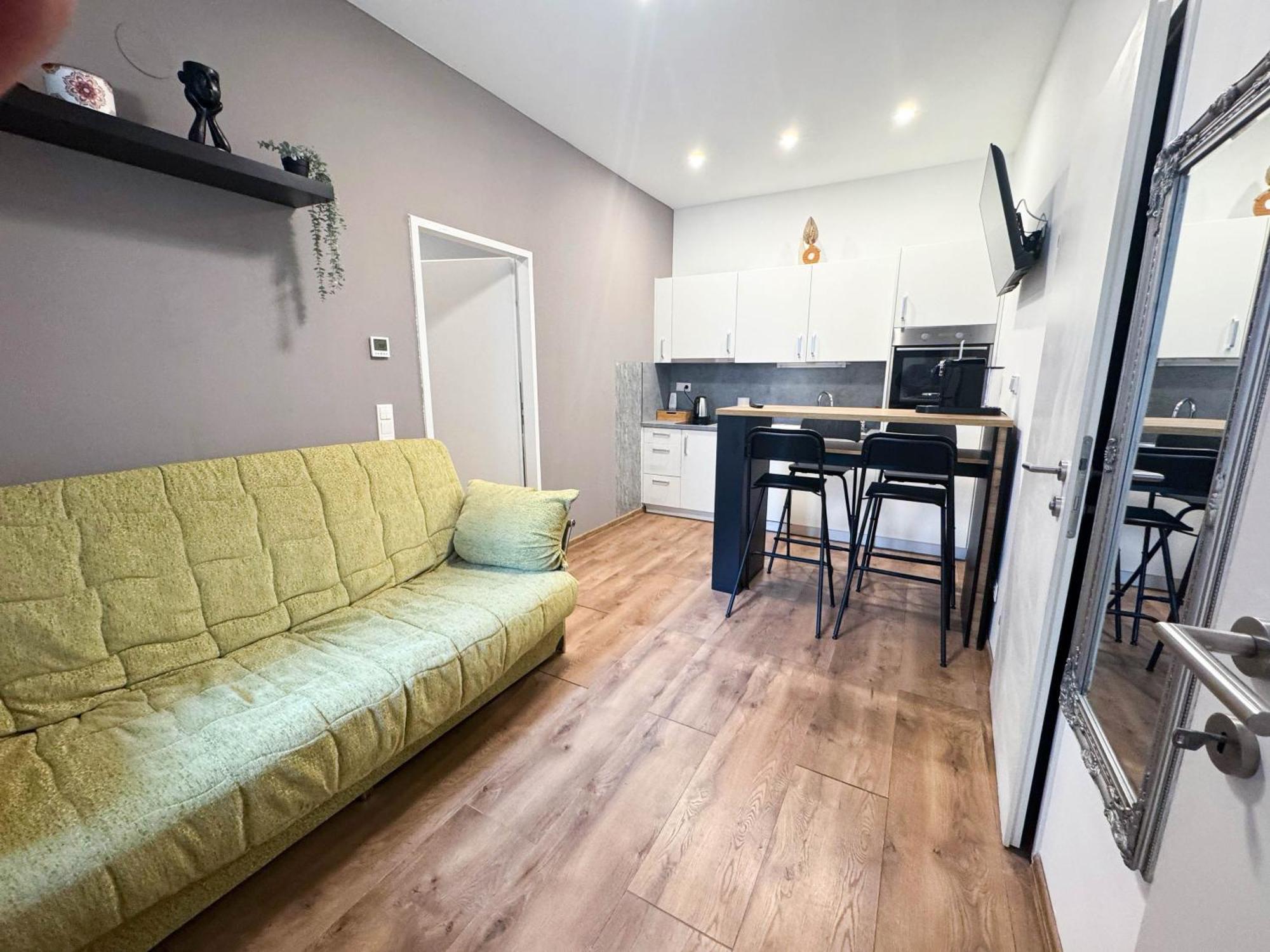 Cozy Apartments In Central Location With Free Parking Wina Bagian luar foto